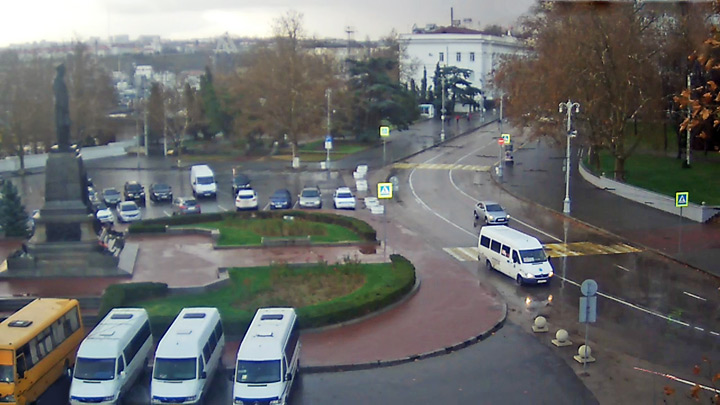 Онлайн веб-камера на площади Нахимова в сторону улицы Ленина (Севастополь, Россия)